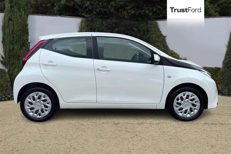 Toyota AYGO Photo autoimg-b1a95f3c3337b2aef757763f03516ae819fbbcbf.jpg