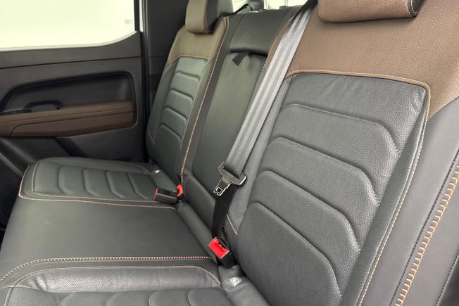 VOLKSWAGEN Amarok Photo 9