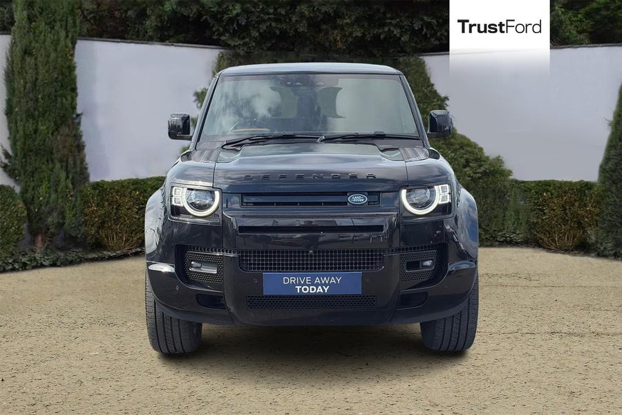 Land Rover Defender 90 Photo autoimg-b1c15723b79a2271f2c395e1ae2b82b71b5162b4.jpg