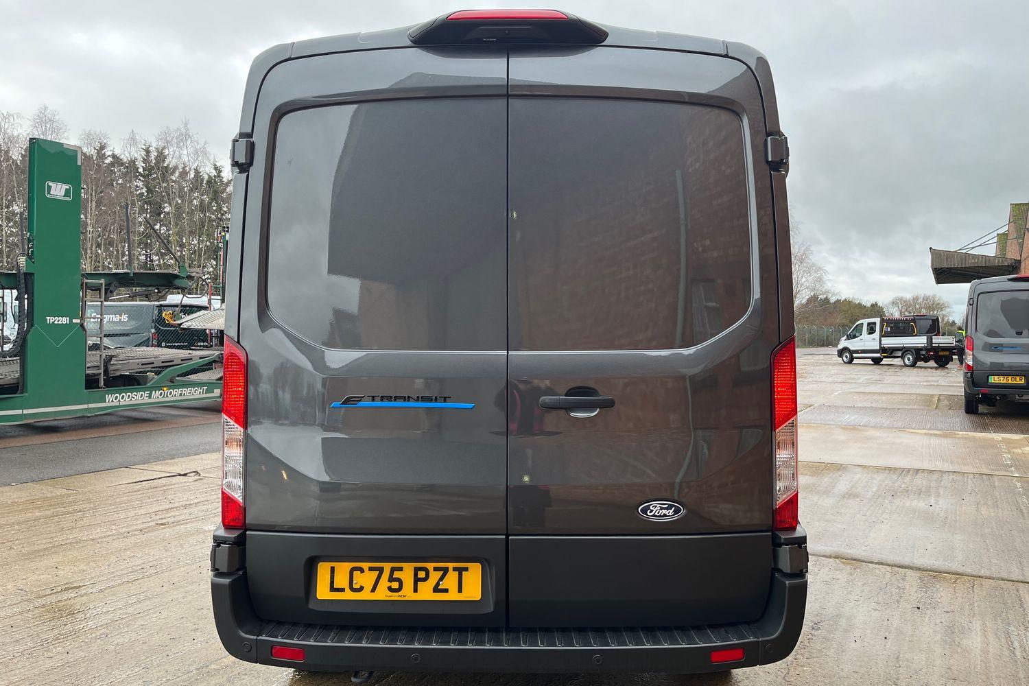 Ford E-TRANSIT Photo 12