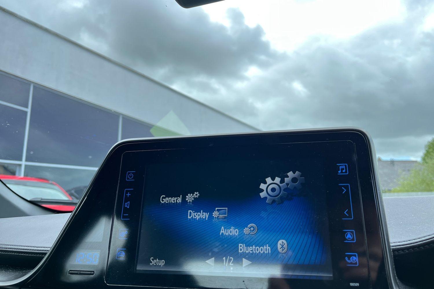 Toyota C-HR Photo 33