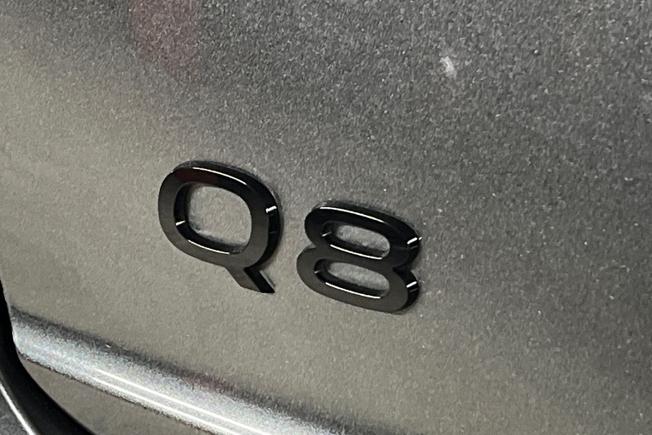 AUDI Q8 Photo 37