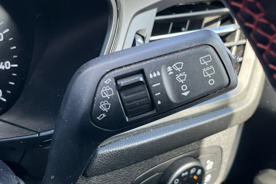 Ford FOCUS Photo autoimg-b1d88fb441113be2a9d04a49f617adf77f26fb23.jpg