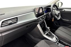 VOLKSWAGEN T-Roc Photo 2