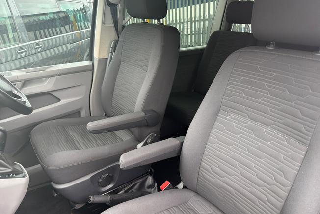 VOLKSWAGEN Transporter Shuttle Photo 46