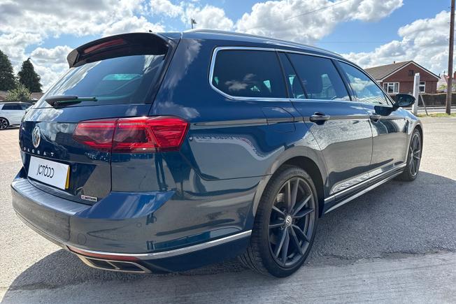 VOLKSWAGEN Passat Photo 29