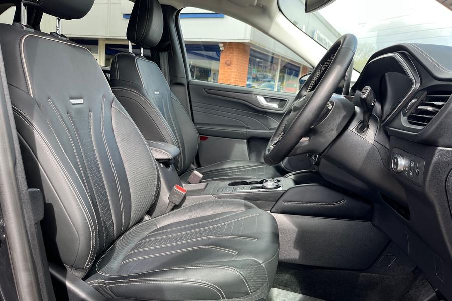 Ford Kuga Photo autoimg-b1e941ea82fc75c78b2cc968a8fea10f3d9795da.jpg