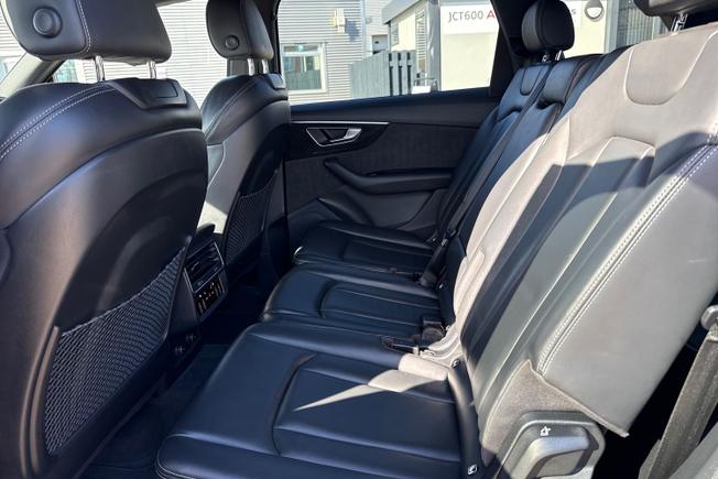 AUDI Q7 Photo 47
