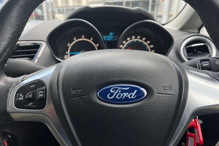 Ford FIESTA Photo autoimg-b1ee2376a3507e8752f22a9a7bae77c64f108dd0.jpg