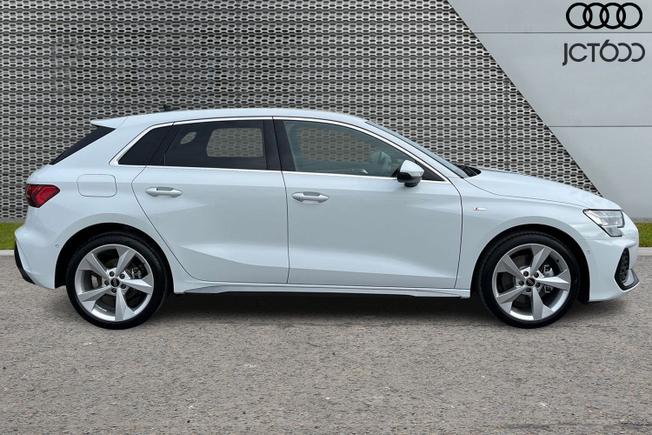 AUDI  A3 Sportback Photo 4
