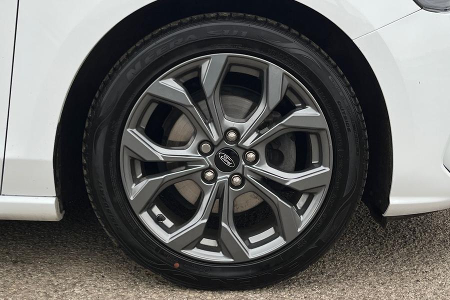 Ford FOCUS Photo autoimg-b1fb19c3c561d2f3d22698d89b85e3621ffdbb59.jpg