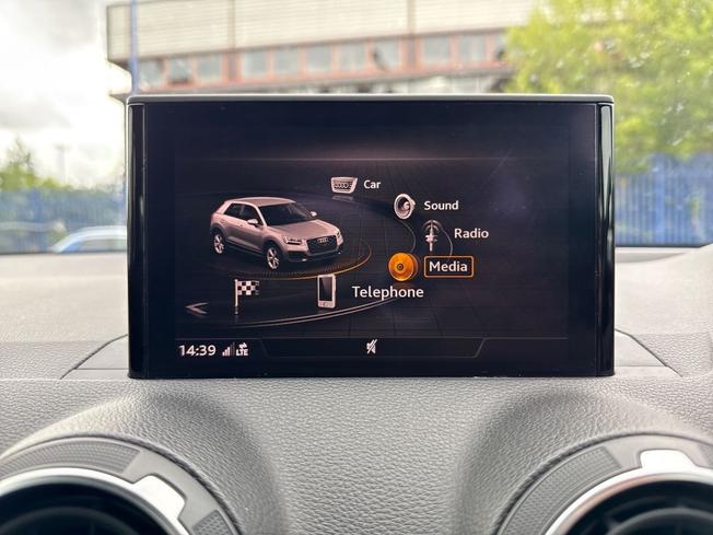 AUDI Sq2 Photo 13