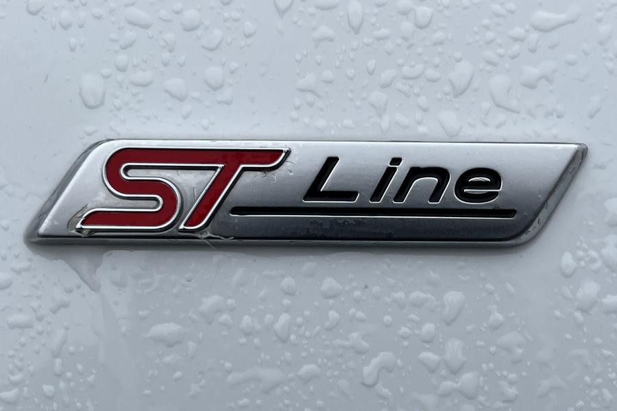 Ford FOCUS Photo autoimg-b1fd7cdc1c60ea39980ce7e95ab6861027f4bbf8.jpg