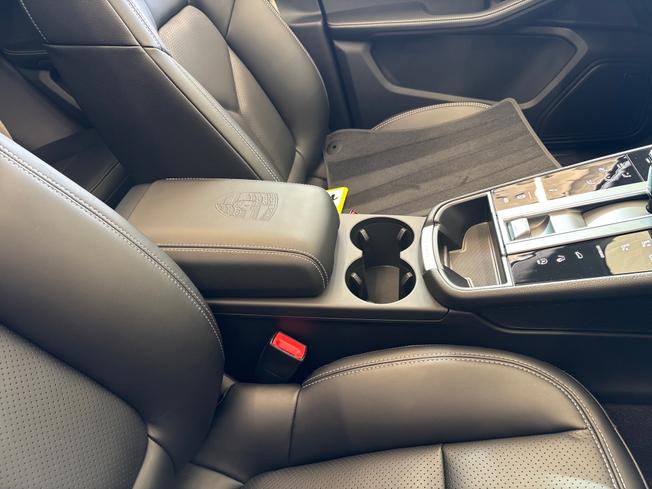 PORSCHE Macan Photo 17