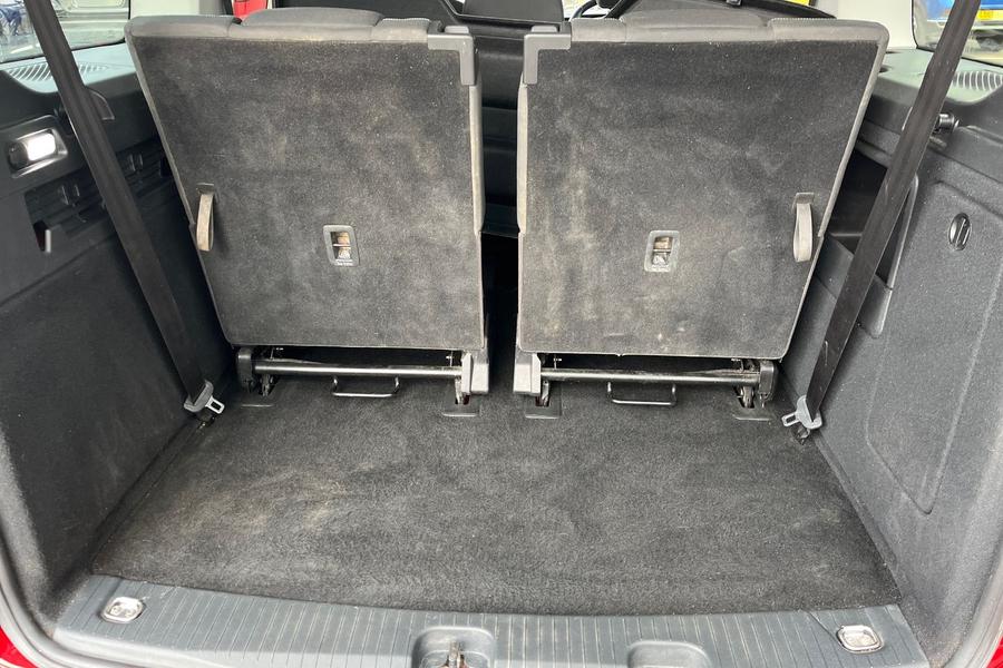 Ford GRAND TOURNEO CONNECT Photo autoimg-b203fdf16338b0f1770f15a49f3d919c17eb3310.jpg