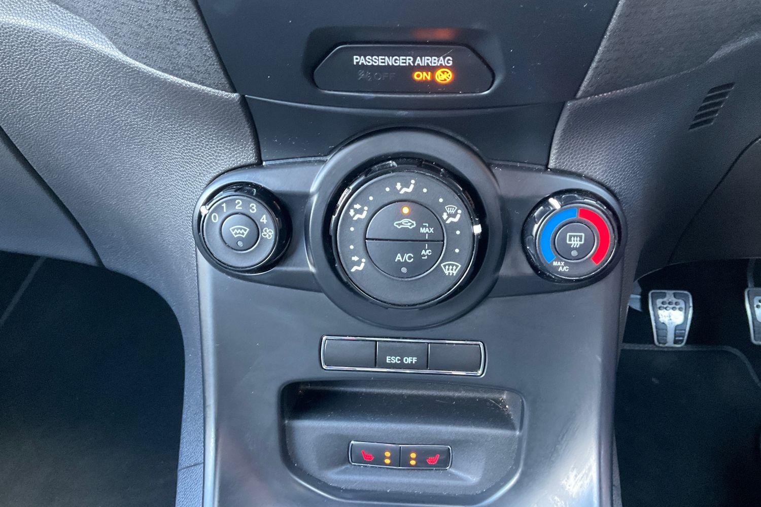 Ford FIESTA Photo 25