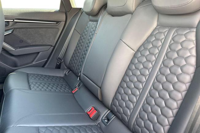 AUDI RS3 Photo 9