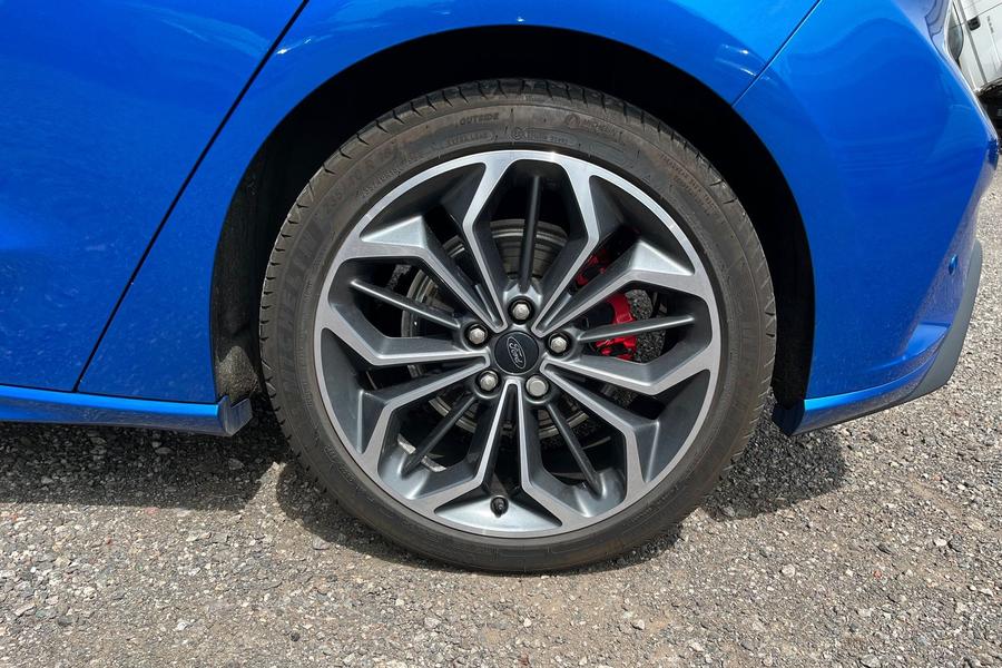 Ford Focus Photo autoimg-b20e7a6e0a3637b3457b2e4854d0a3668cf61faa.jpg