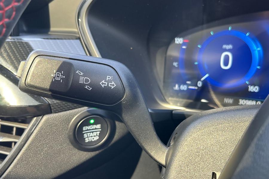 Ford Kuga Photo autoimg-b215b1ee1f3f87e9caa97b910583f84b0d2582a7.jpg