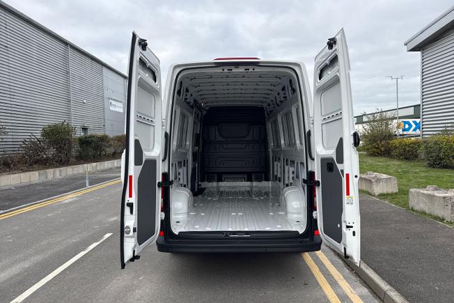 VOLKSWAGEN Crafter Photo 12
