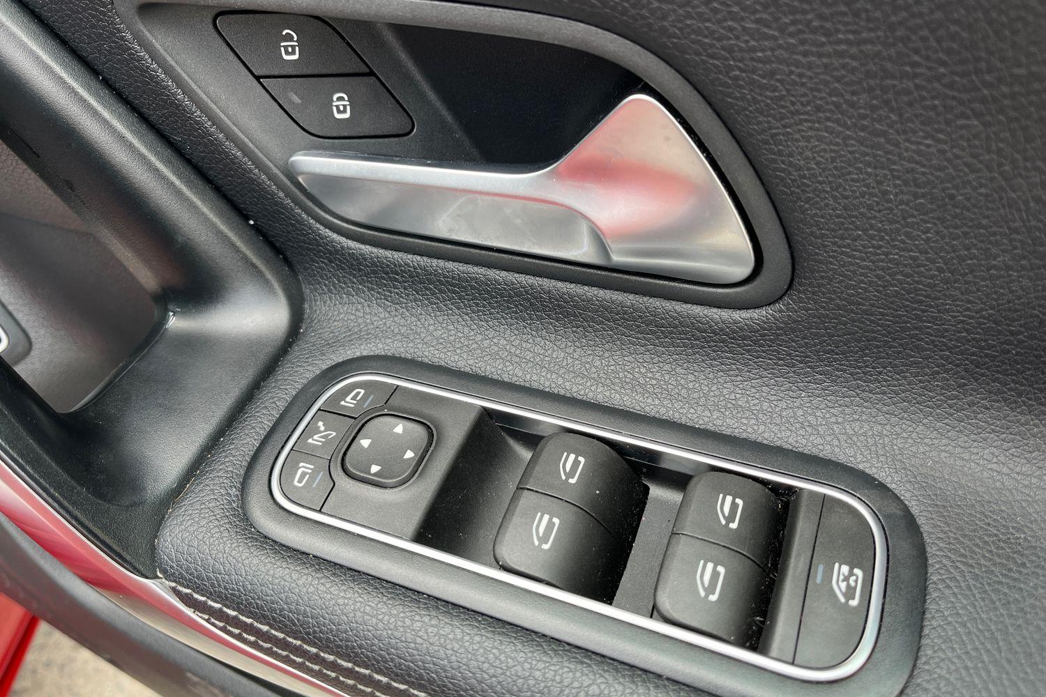 Mercedes-Benz CLA Photo 15