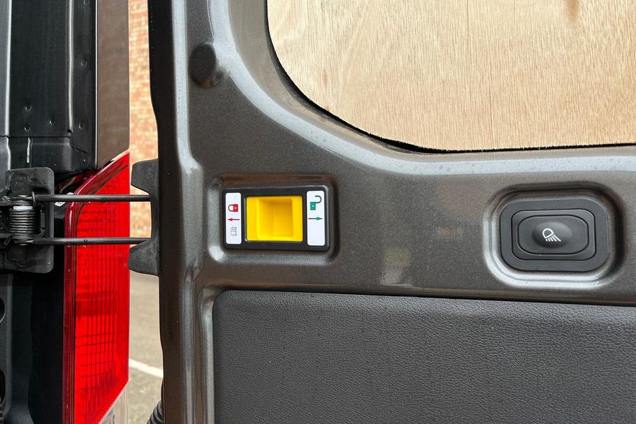 Used FORD TRANSIT WR75HZK 15