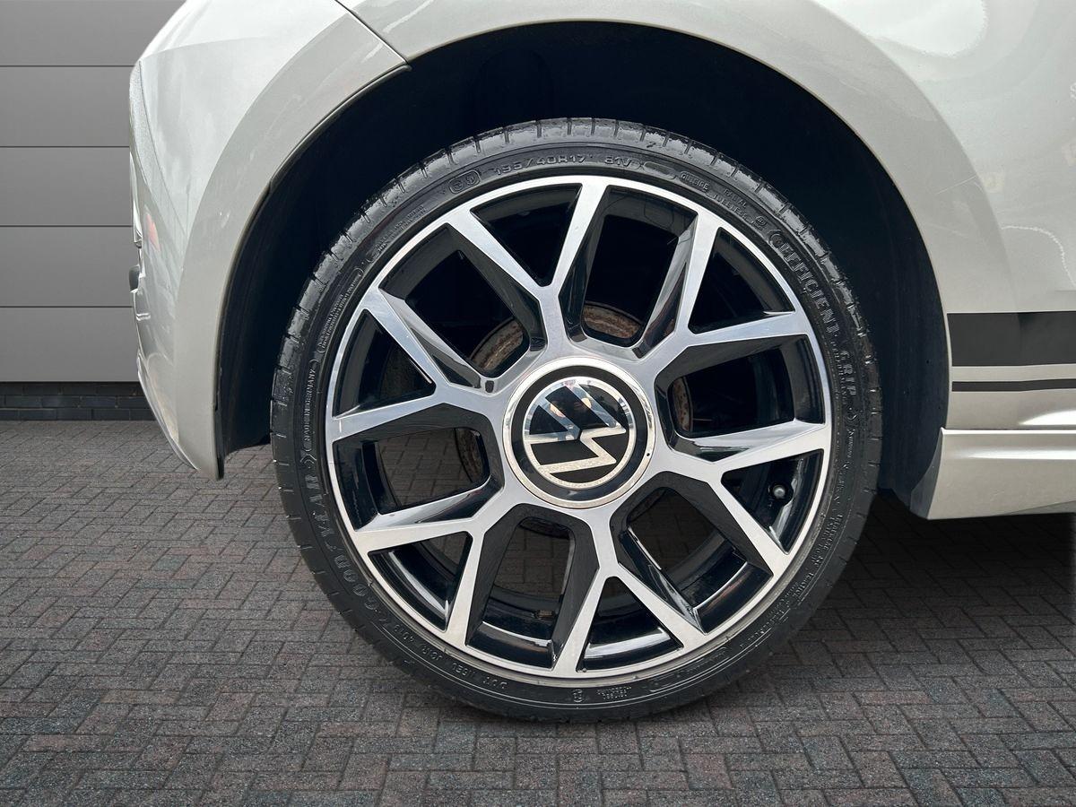 Volkswagen up! Photo autoimg-b21bda56f0b2acec25889b22b4a15cf03e18dd6d.jpg