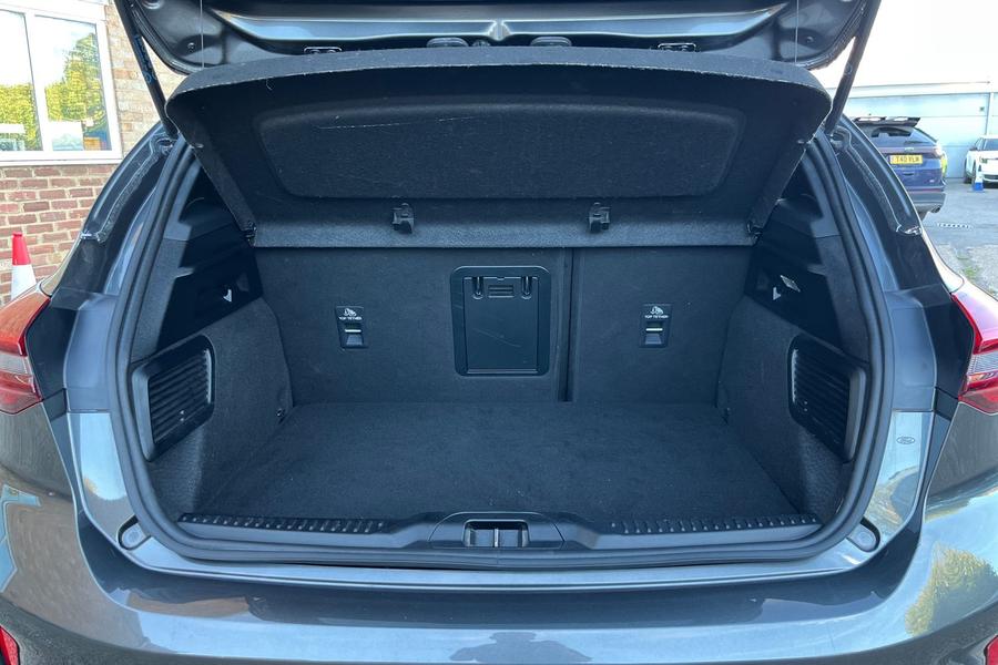 Ford FOCUS Photo autoimg-b22193004ae90f96ff4c36a2f2872f42b0323fe3.jpg