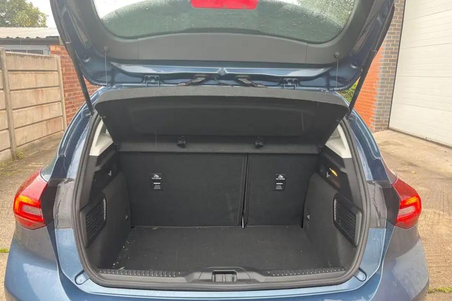 Ford FOCUS Photo autoimg-b227e1faf60bc77a34931a9ef1120e3ca781a3d0.jpg