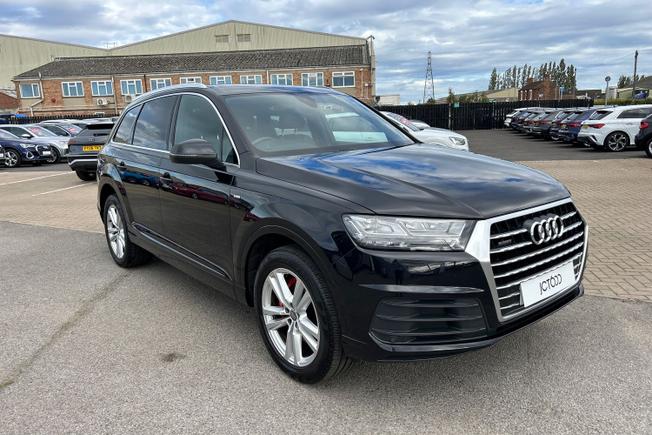 AUDI Q7 Photo 21