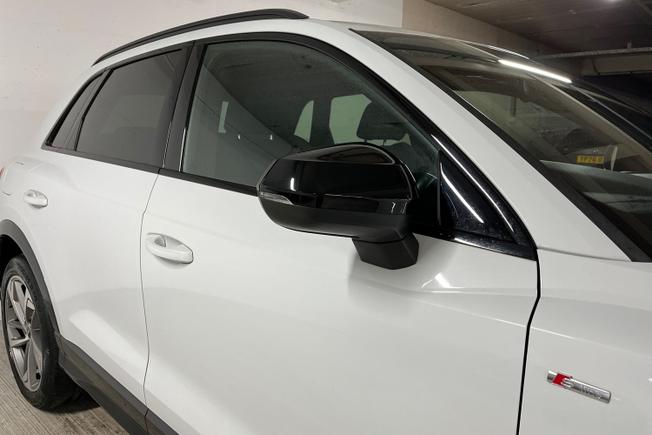 AUDI Q3 Photo 21