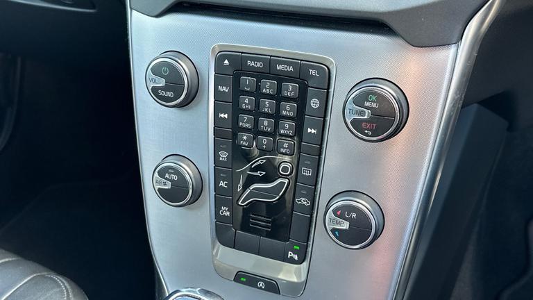 Used Volvo V40 WG19JFX 12