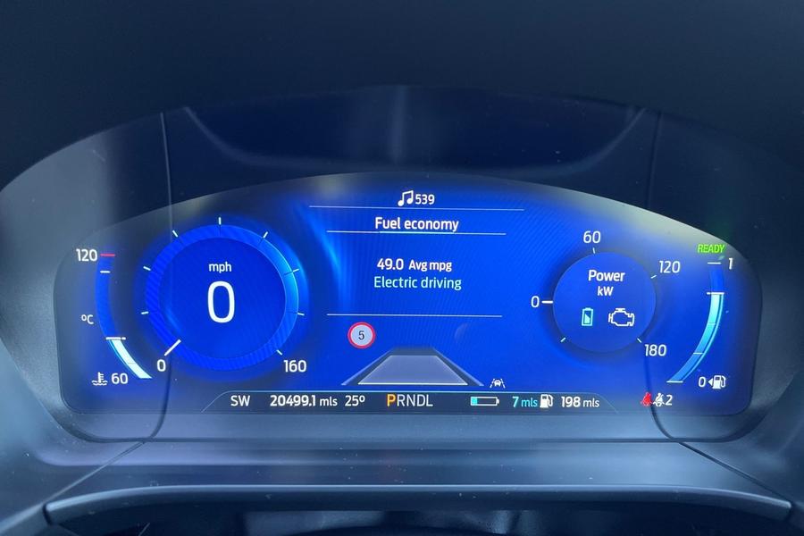 Ford Kuga Photo autoimg-b239102a7f135df533afeefb860f4aeaa228b311.jpg