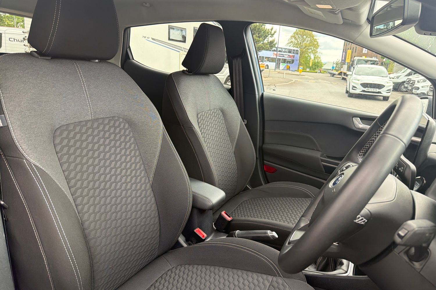 Ford FIESTA Photo 16