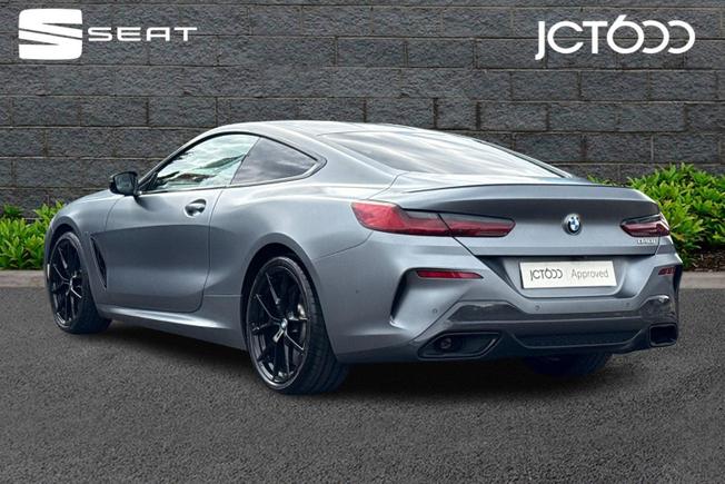 BMW 8 Series Photo 3