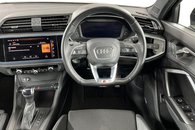 AUDI Q3 Photo 11