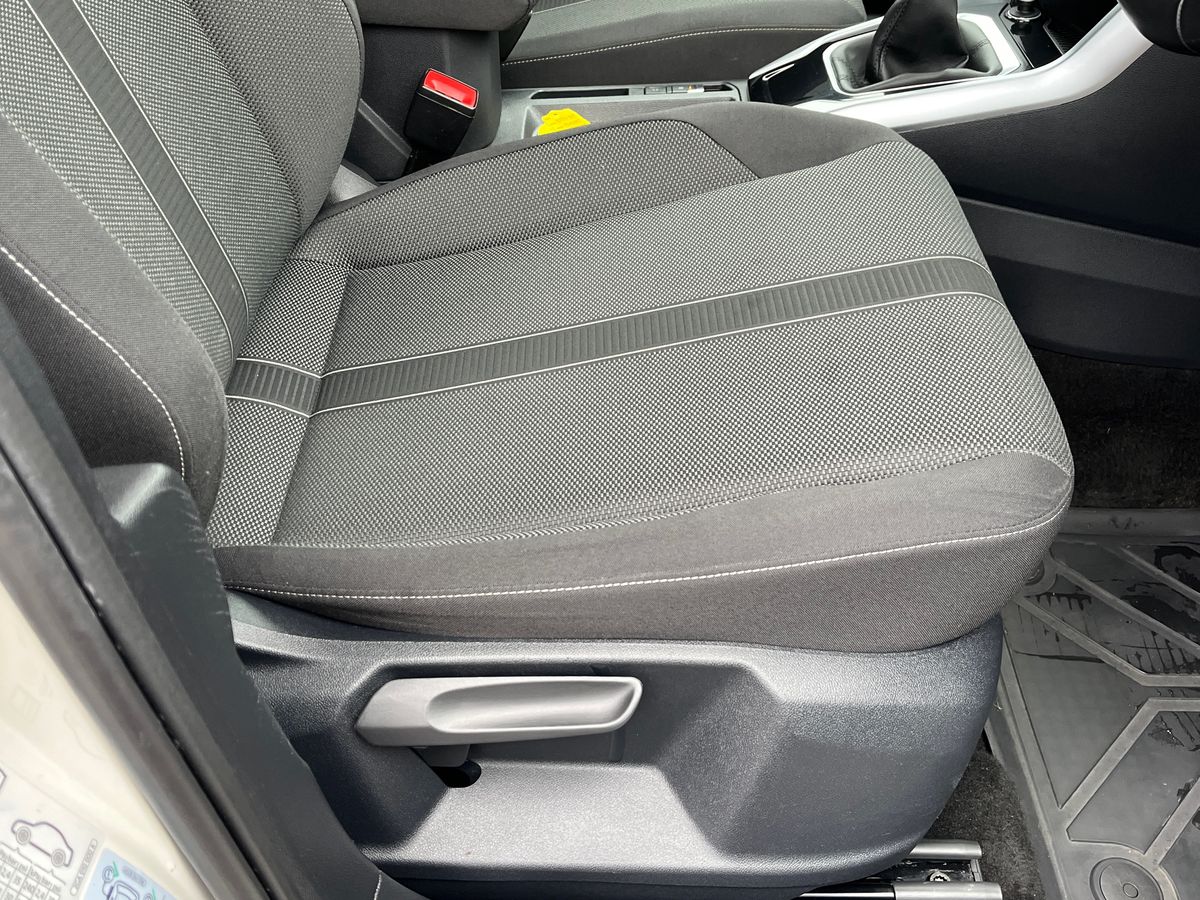 Volkswagen T-Roc Photo 26