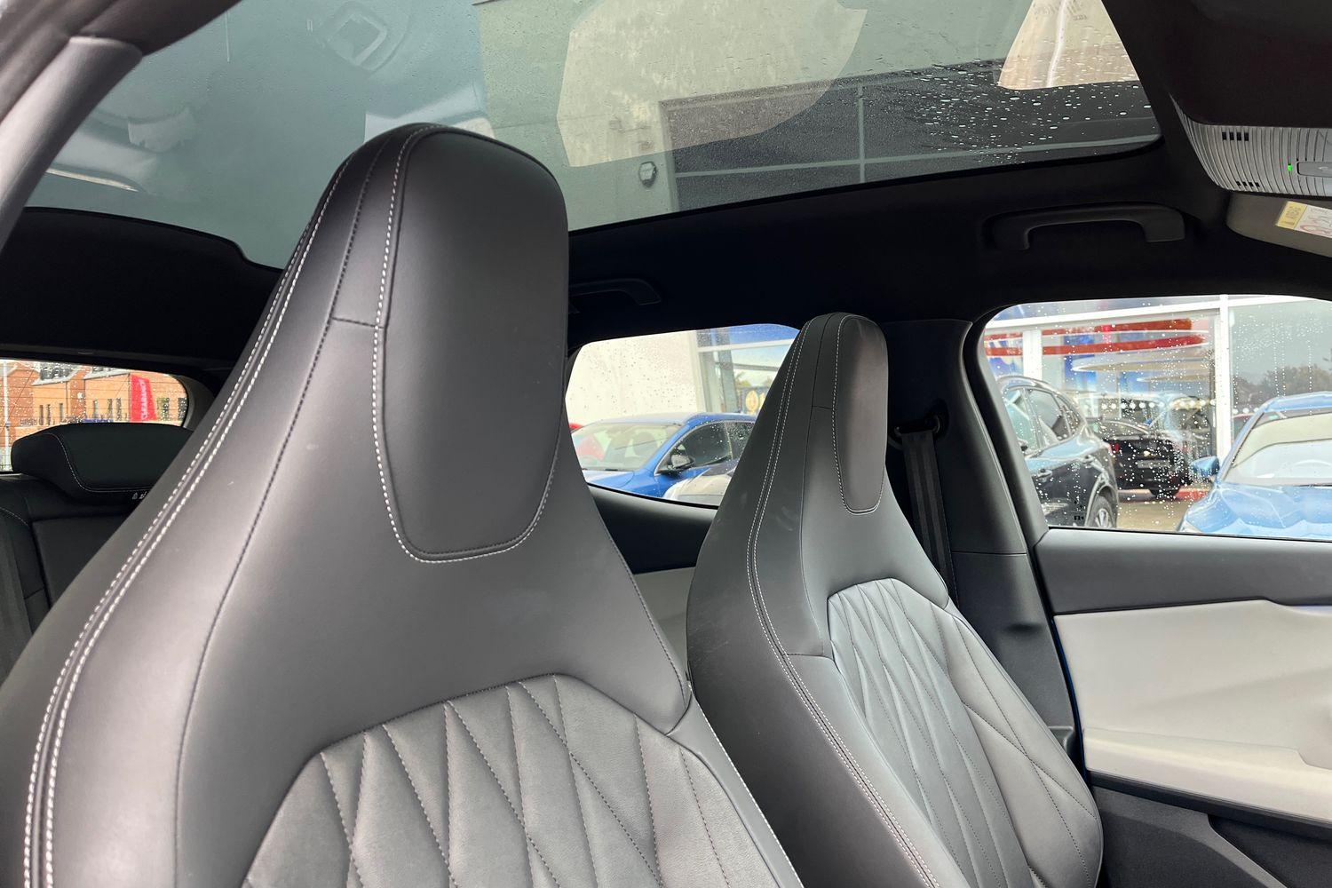 Ford EXPLORER Photo 16