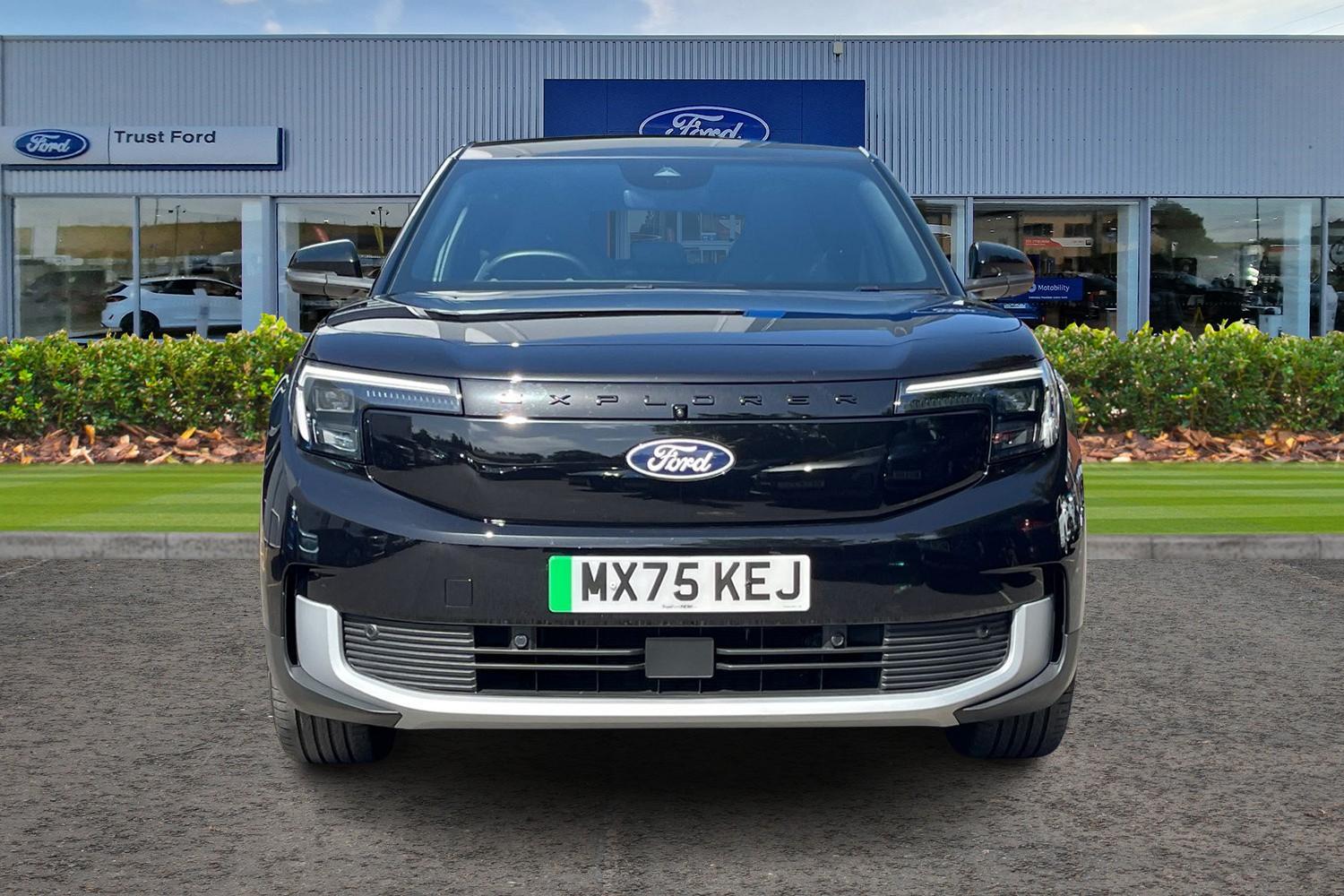 Ford Explorer Photo 5