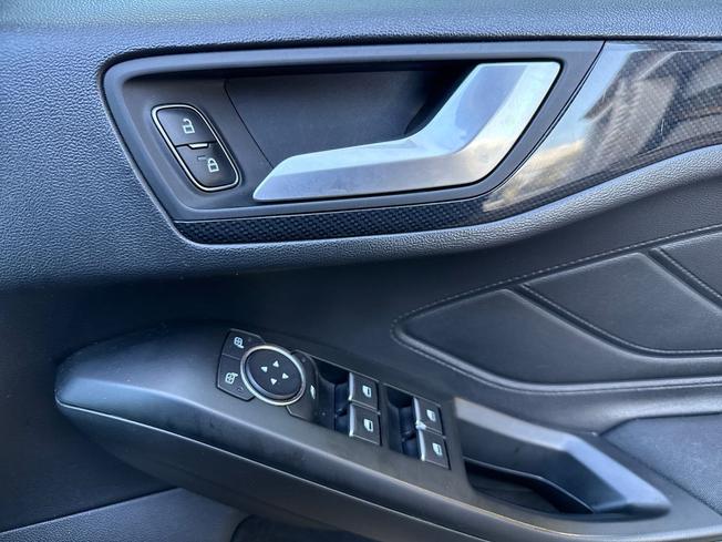 FORD FOCUS Photo 27