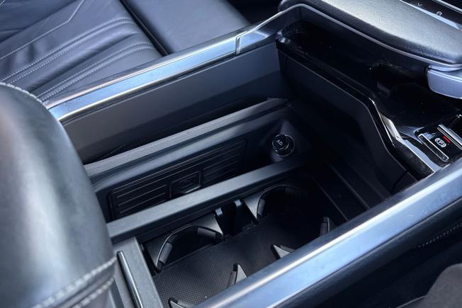 AUDI Q8 E-Tron Photo 36