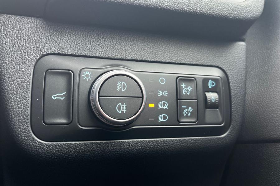 Ford KUGA Photo autoimg-b26d6cc2cf47d91a3df534d9f991d028feb11929.jpg