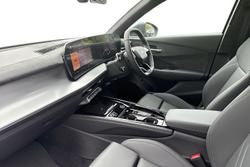 Audi Q3 SUV Photo 2