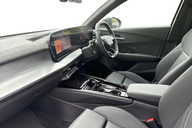 Audi Q3 SUV Photo 2