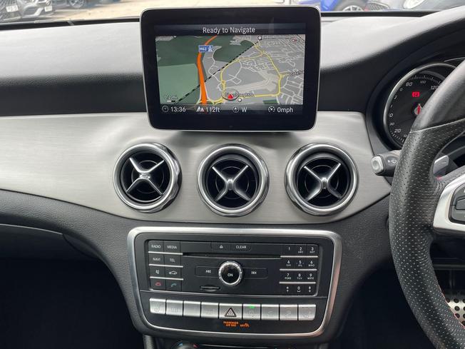 MERCEDES-BENZ GLA Photo 14