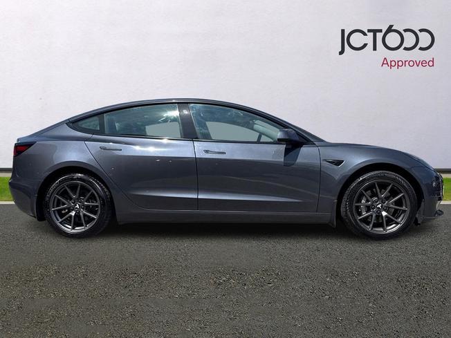 TESLA Model 3 Photo 4