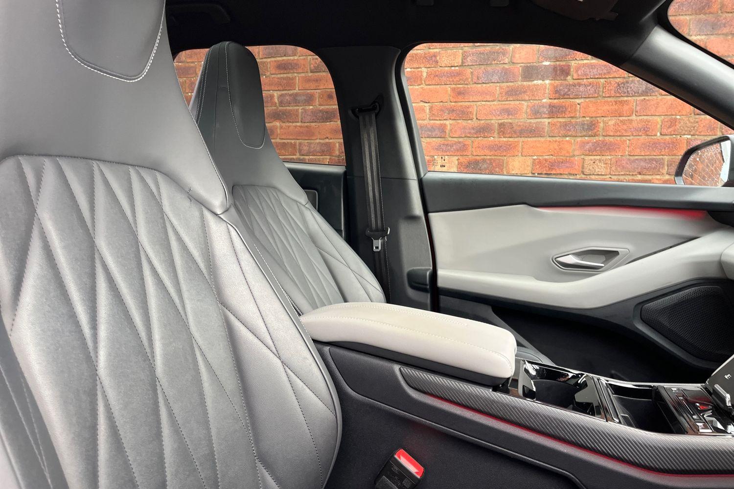 Ford Explorer Photo 16