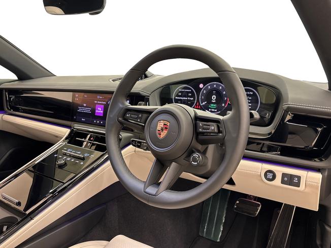 PORSCHE Panamera Photo 10