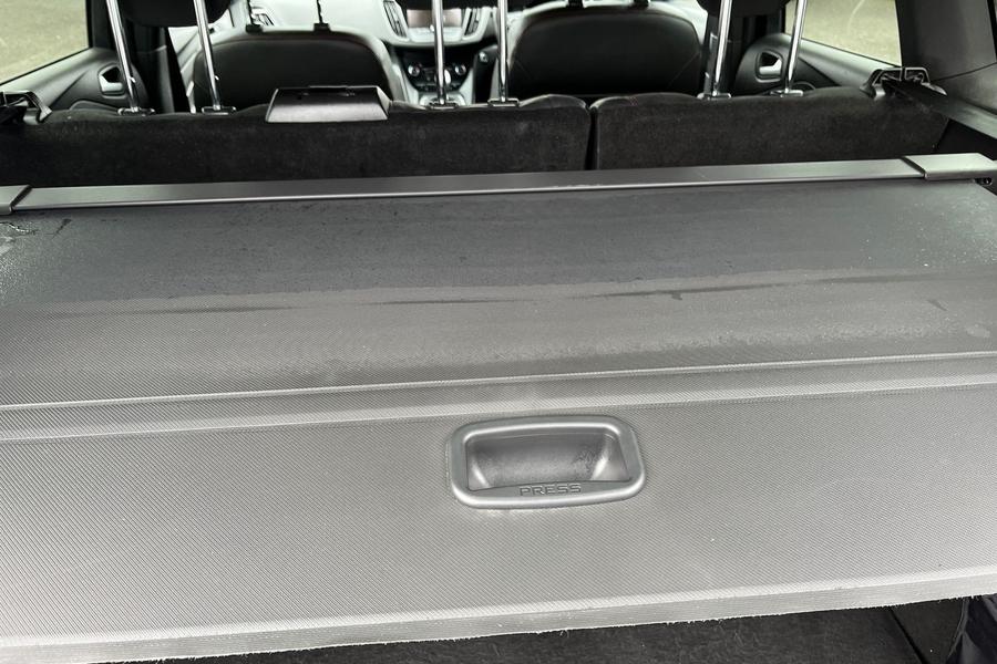 Ford KUGA Photo autoimg-b284324cf09fb03adea9514d812764300e31ce4d.jpg