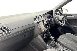 VOLKSWAGEN Tiguan Photo 2